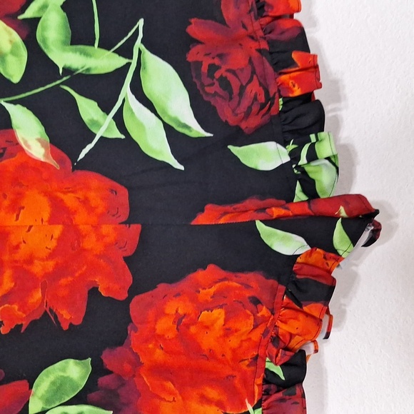 Bebe NEW Red Black Romantic Bohemian Off Shoulder Floral Print Romper Size 0 - Picture 4 of 13
